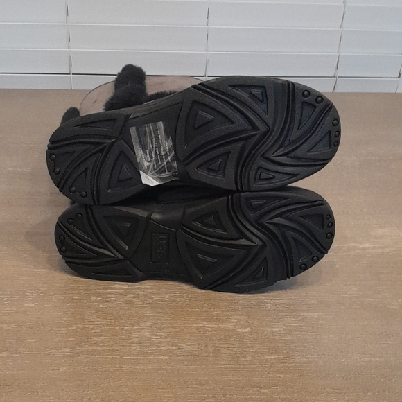 UGG Sunburst Tall - Picture 5 of 6